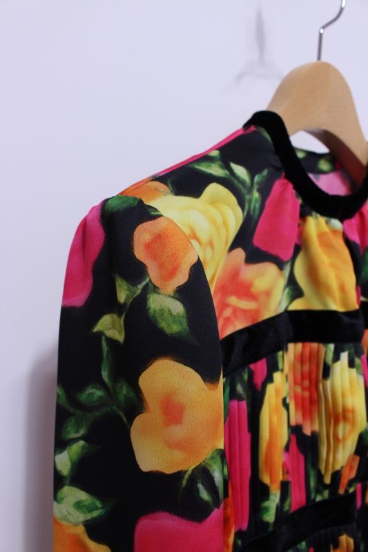 FETICO FLORAL PRINT SATIN PLEATED BLOUSE - mousses｜長袖