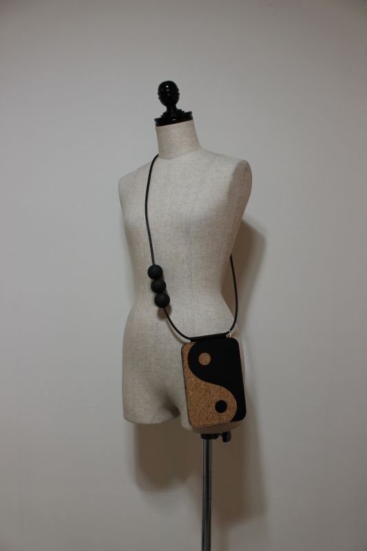 DECO depuis 1985 LEATHER YINYANG PASS CASE